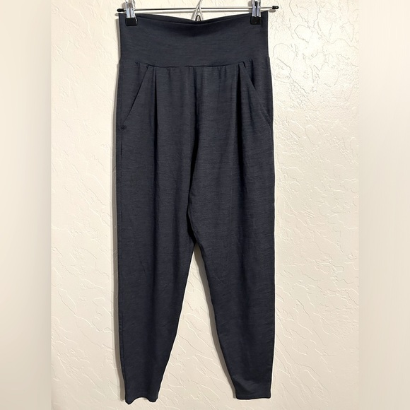 Vuori Pants - Vuori Lux At Ease Joggers in Navy Size Small